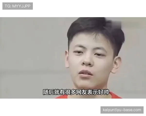 杨舒予街拍又上热搜,随手背个包像T台主角,队友尴尬演配角 杨舒予街拍又上热搜,随手背个包像T台主角,队友尴尬演配角